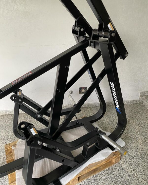Nautilus Xpload Lat Pulldown - Image 4